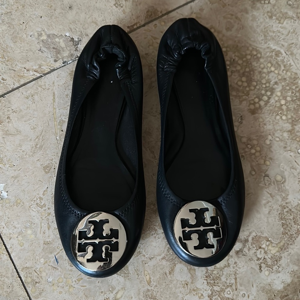 TORY BURCH MILLER BLACK LEATHER BALLET FLATS SILVER MEDALLION SZ 6M